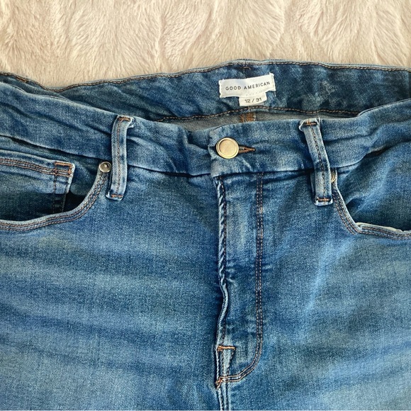 Good American Classic Fit Straight Jeans- Size 12/31 - Picture 4 of 9